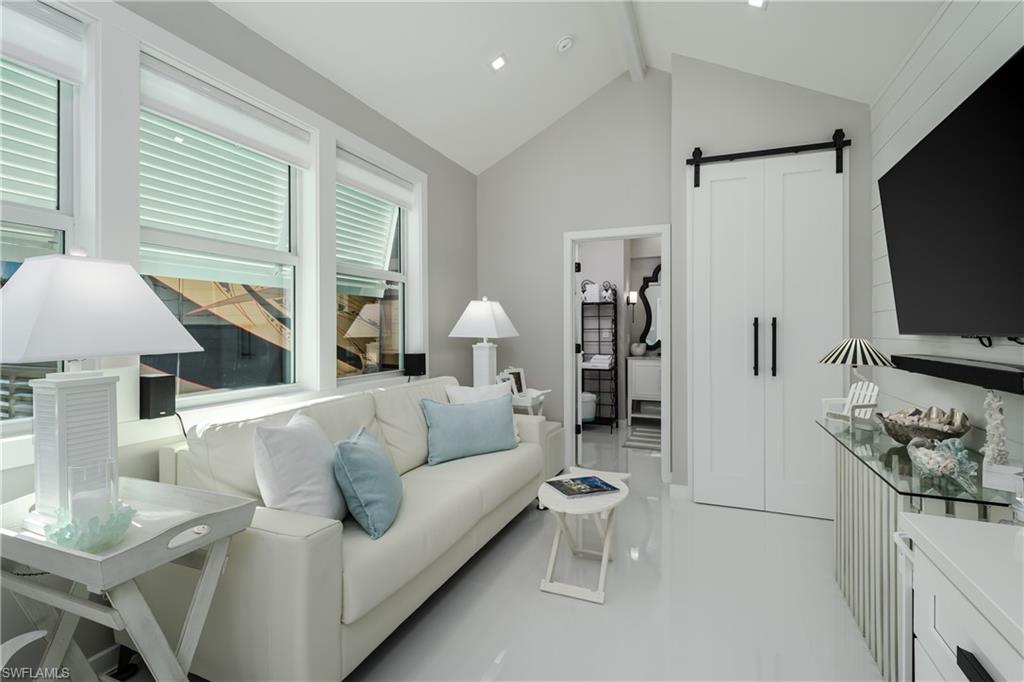 NAPLES MOTORCOACH RESORT - Land