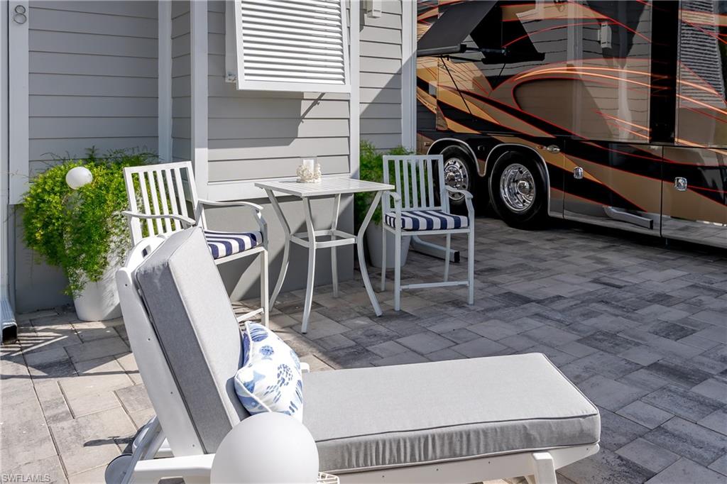 NAPLES MOTORCOACH RESORT - Land