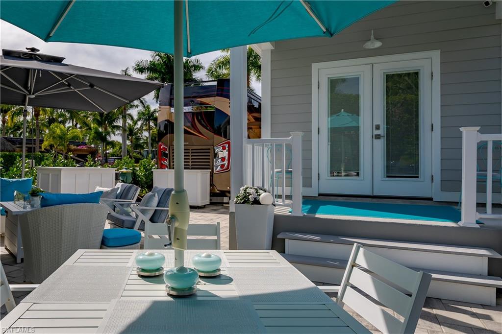 NAPLES MOTORCOACH RESORT - Land