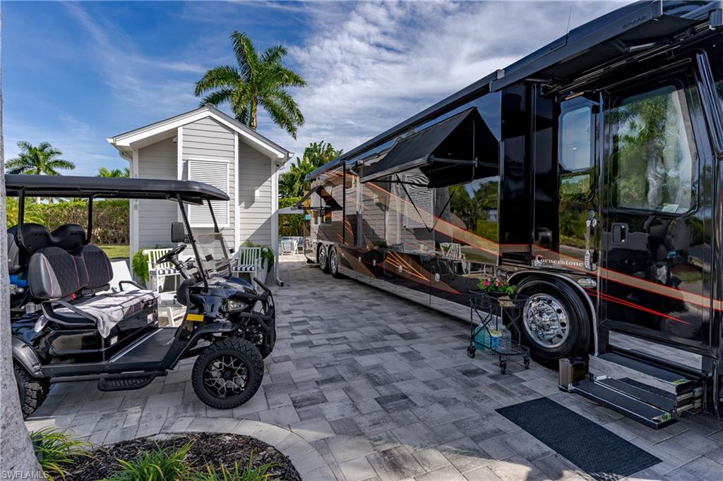 NAPLES MOTORCOACH RESORT - Land