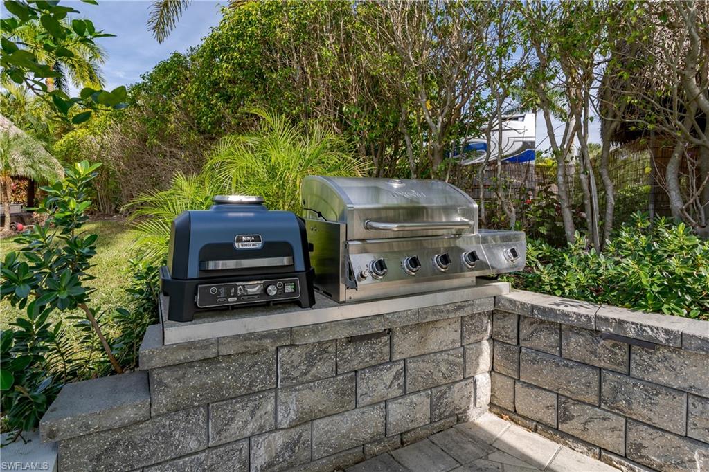 NAPLES MOTORCOACH RESORT - Land