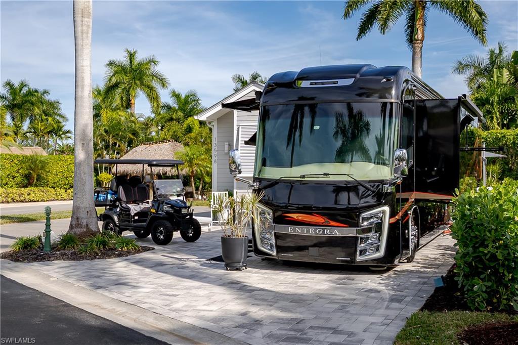 NAPLES MOTORCOACH RESORT - Land