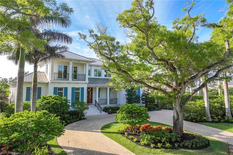 112 1st AVE N NAPLES FL 34102