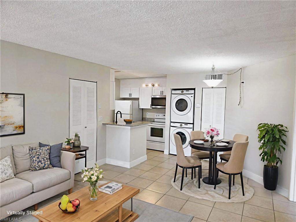 GRANADA LAKES - Residential