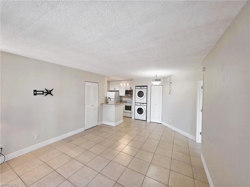 GRANADA LAKES - Residential