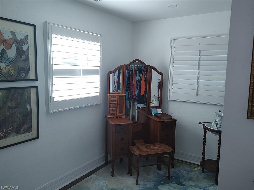 COLONIAL MANOR - Residential