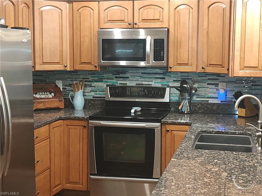 COLONIAL MANOR - Residential