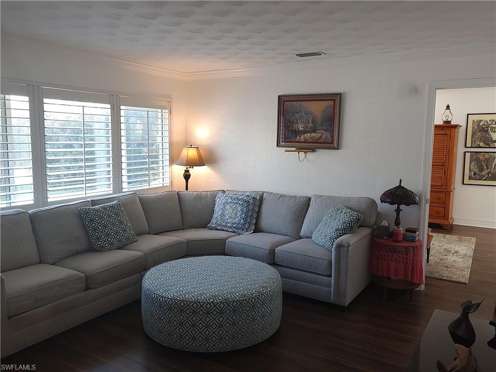 COLONIAL MANOR - Residential