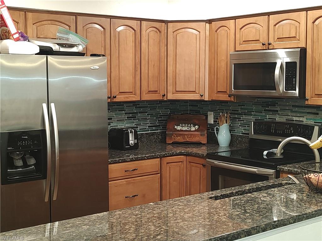 COLONIAL MANOR - Residential