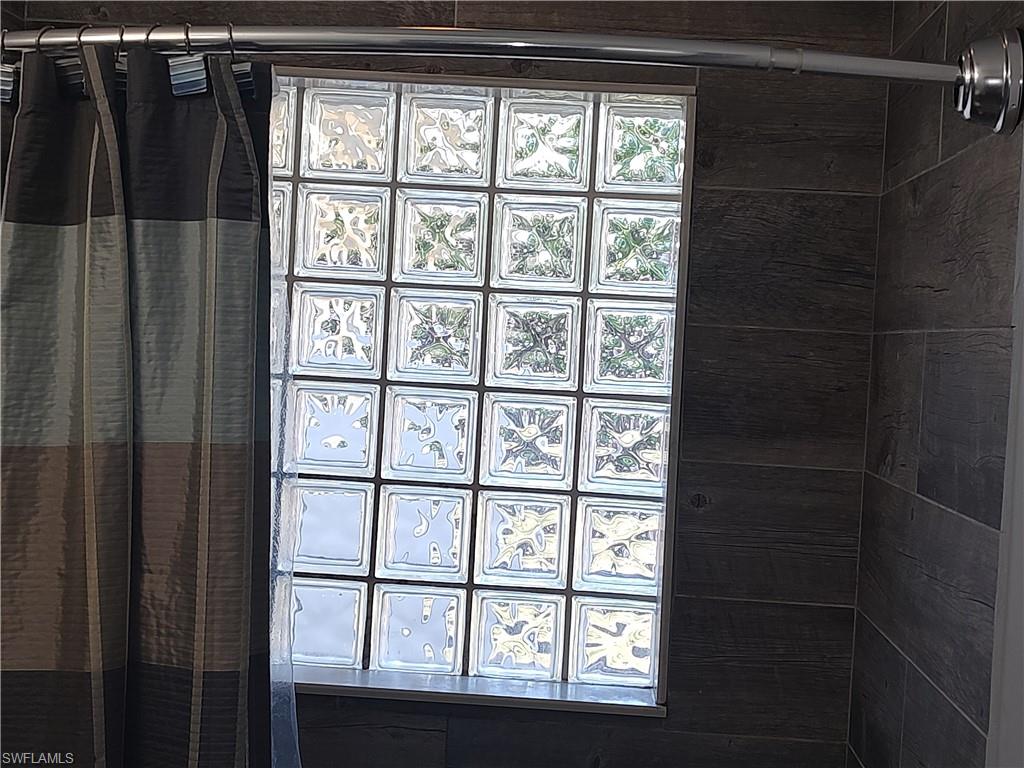 COLONIAL MANOR - Residential