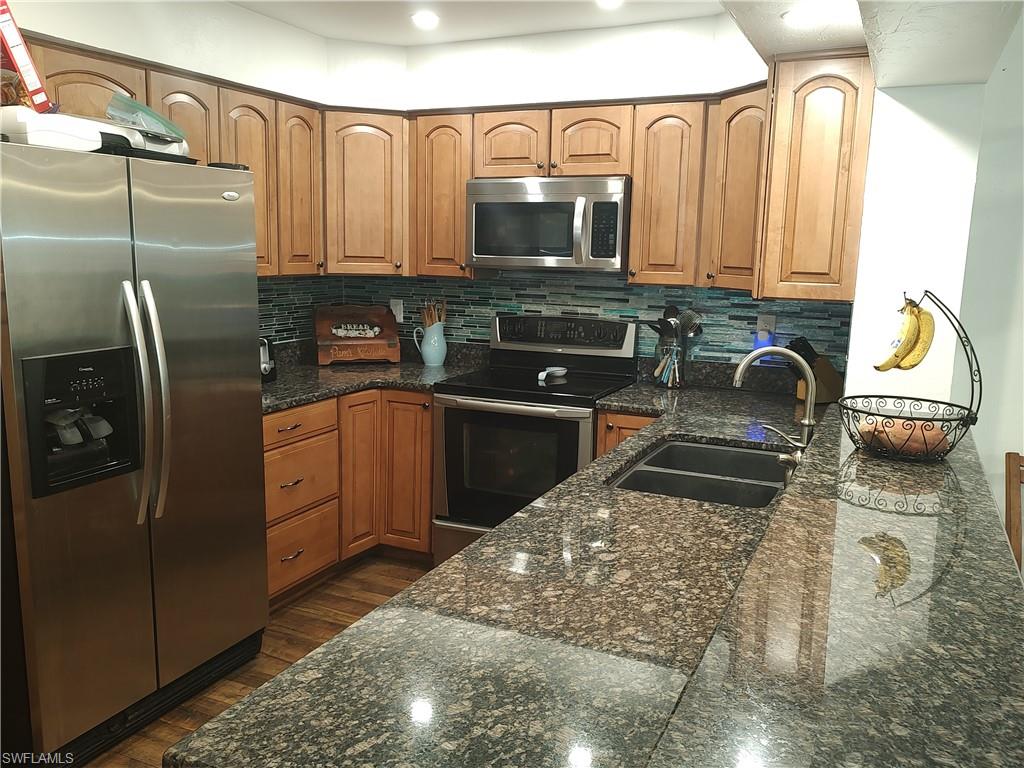 COLONIAL MANOR - Residential