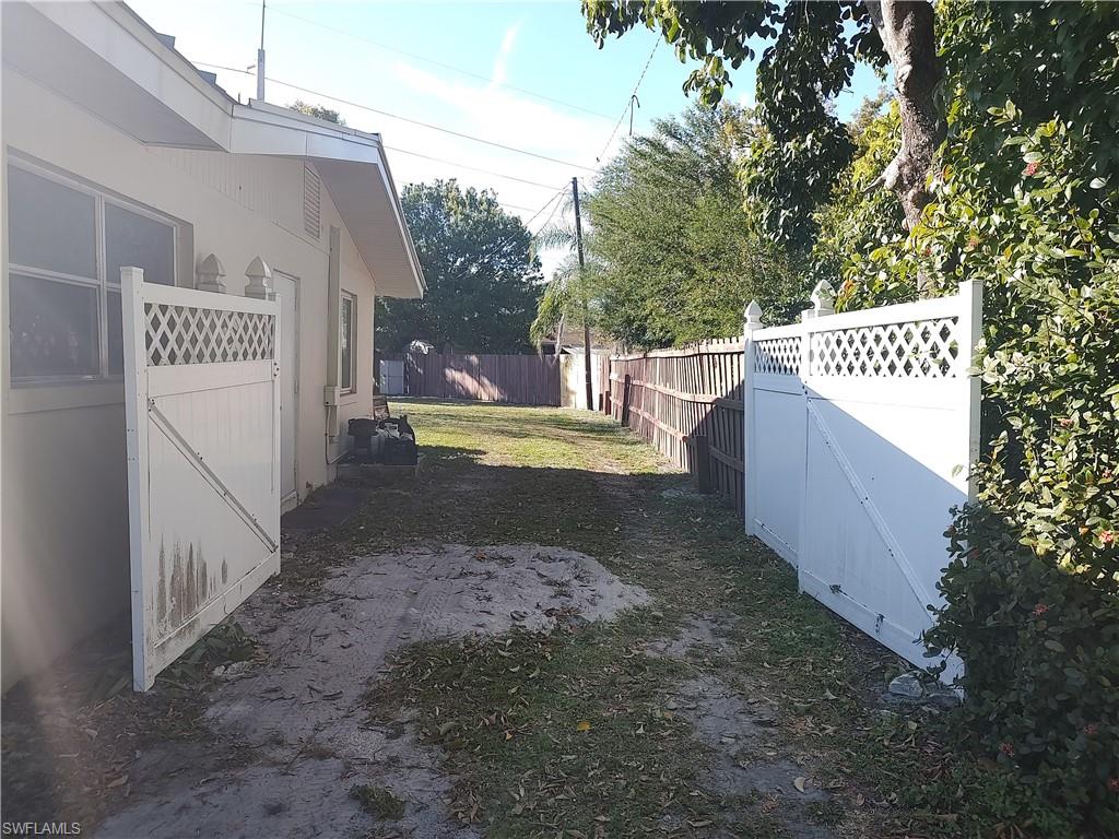 COLONIAL MANOR - Residential