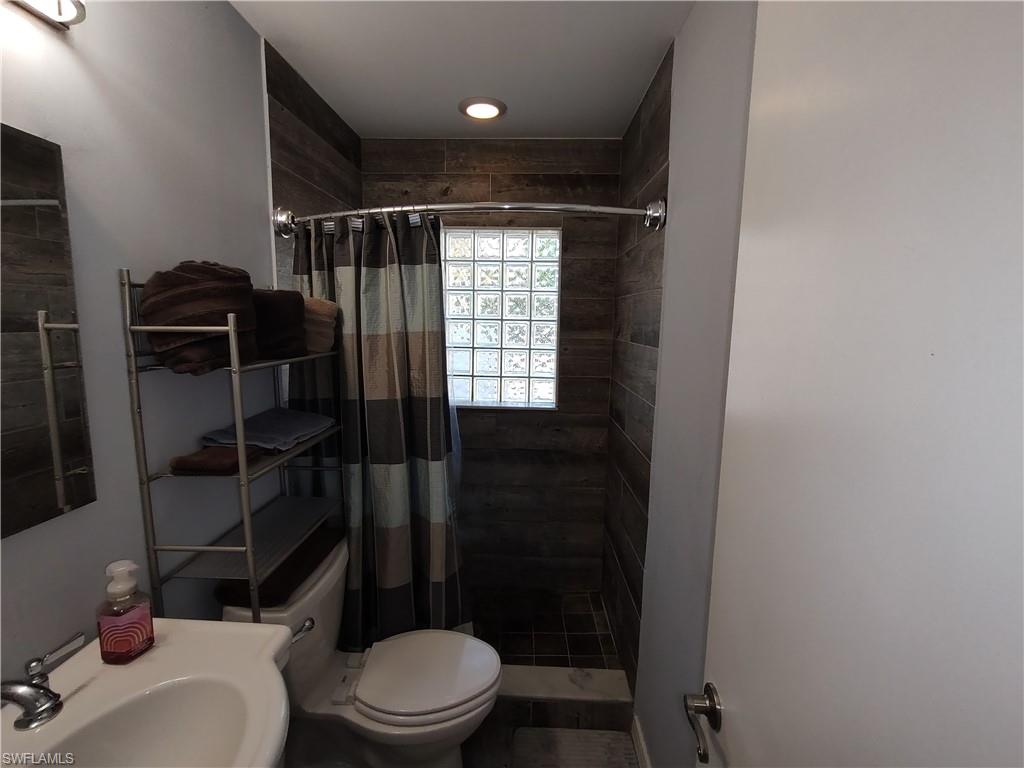 COLONIAL MANOR - Residential