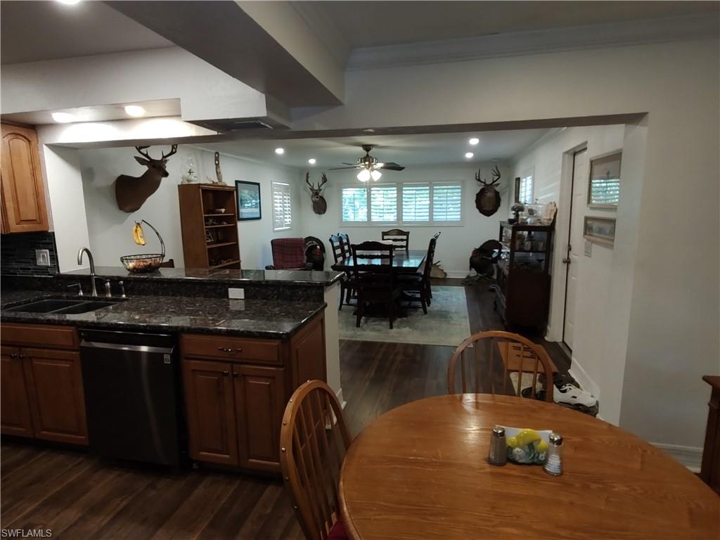 COLONIAL MANOR - Residential