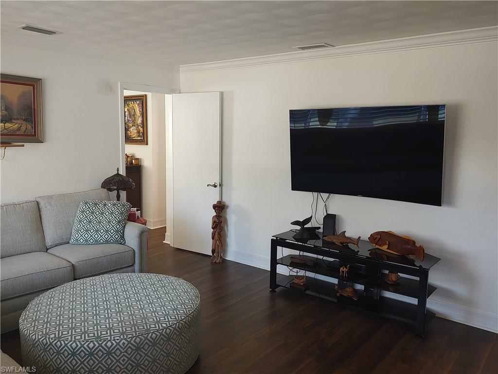 COLONIAL MANOR - Residential