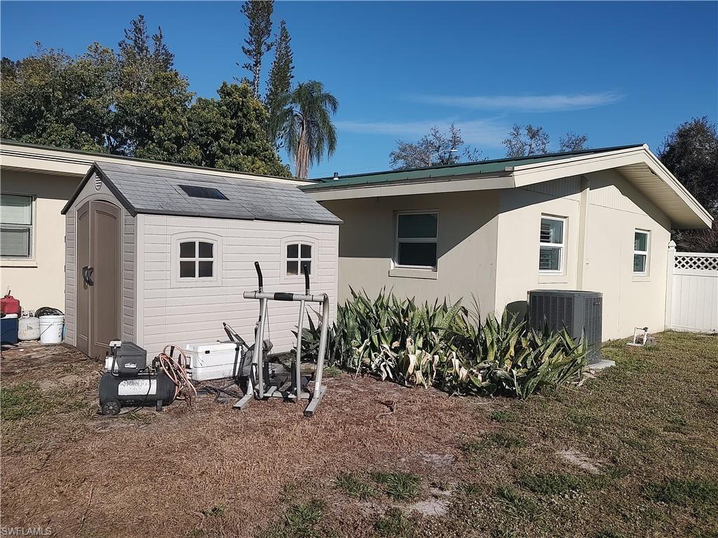 COLONIAL MANOR - Residential