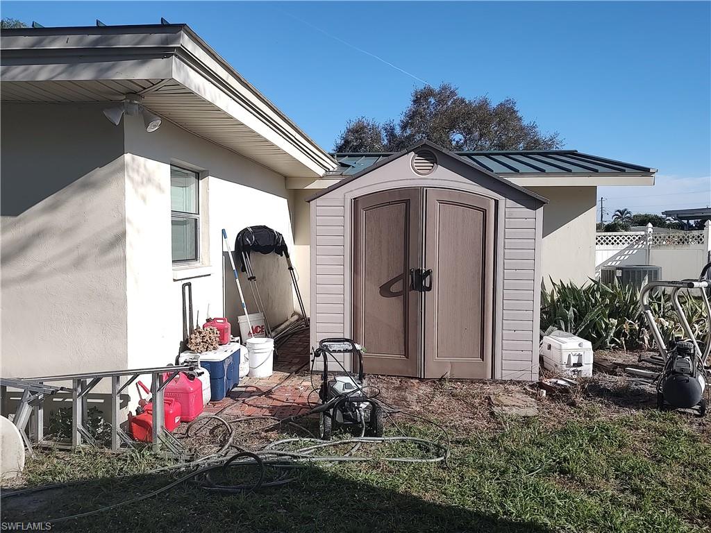 COLONIAL MANOR - Residential