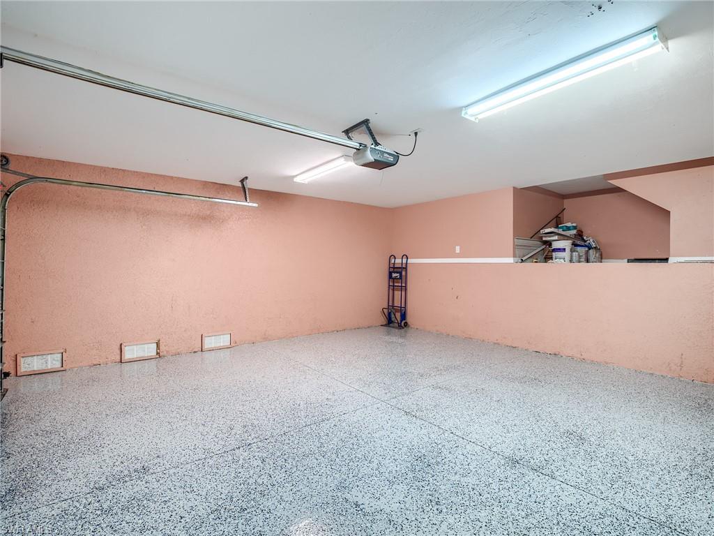 COTTAGES - Residential Lease