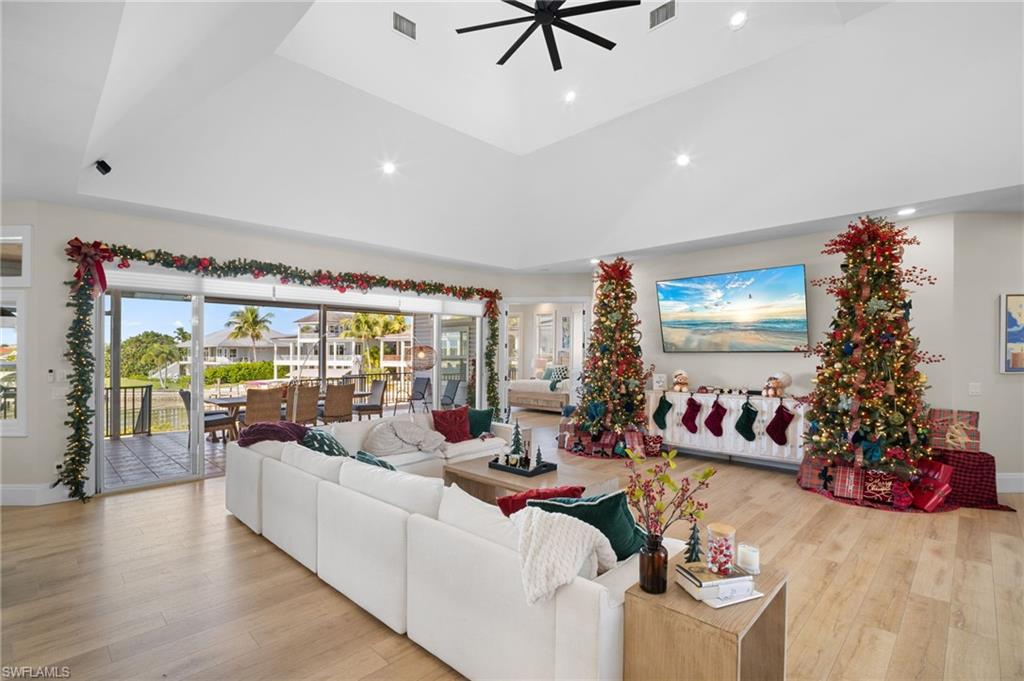 DOLPHIN COVE - Residential