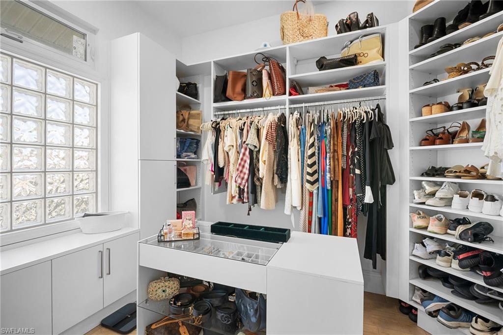 DOLPHIN COVE - Residential