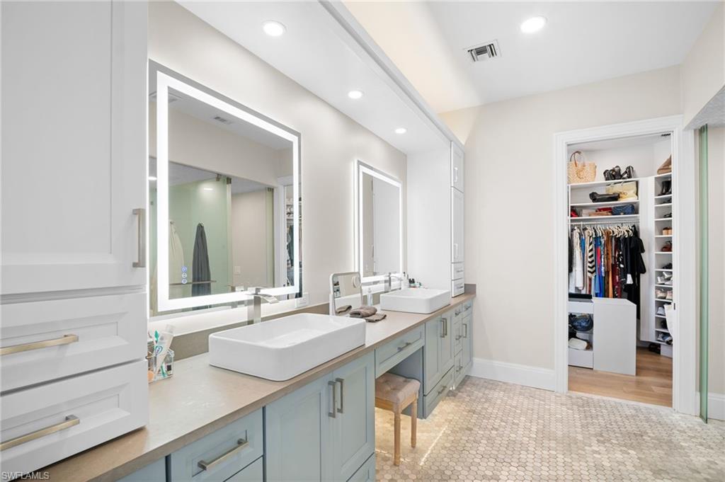 DOLPHIN COVE - Residential