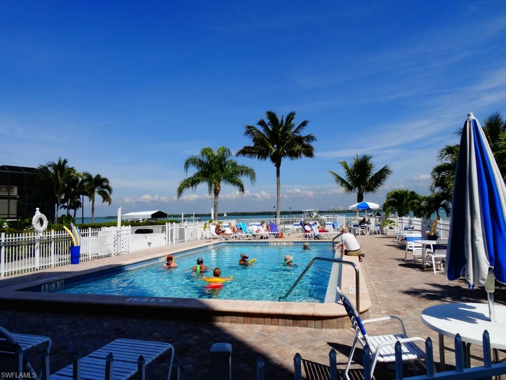 MARINA TOWERS & YACHT CLUB - Residential