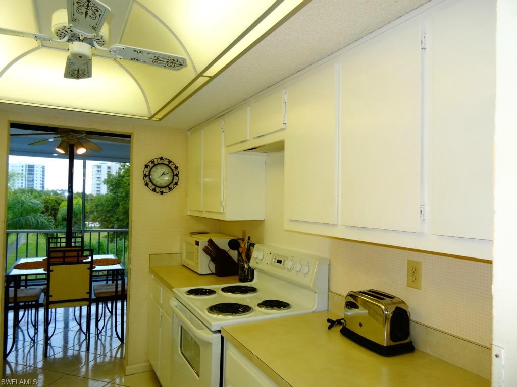 MARINA TOWERS & YACHT CLUB - Residential