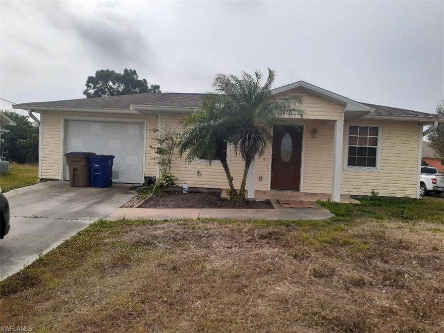 Affordable 3 bedrooms 1 bath with spacious backyard. Great location with easy access to Fort Myers. This wont last so make your appointment today.