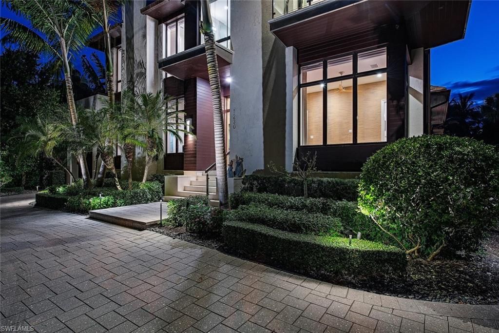 Photo of 1230 Gulf Shore BLVD S, NAPLES, FL 34102 (MLS # 225079910)