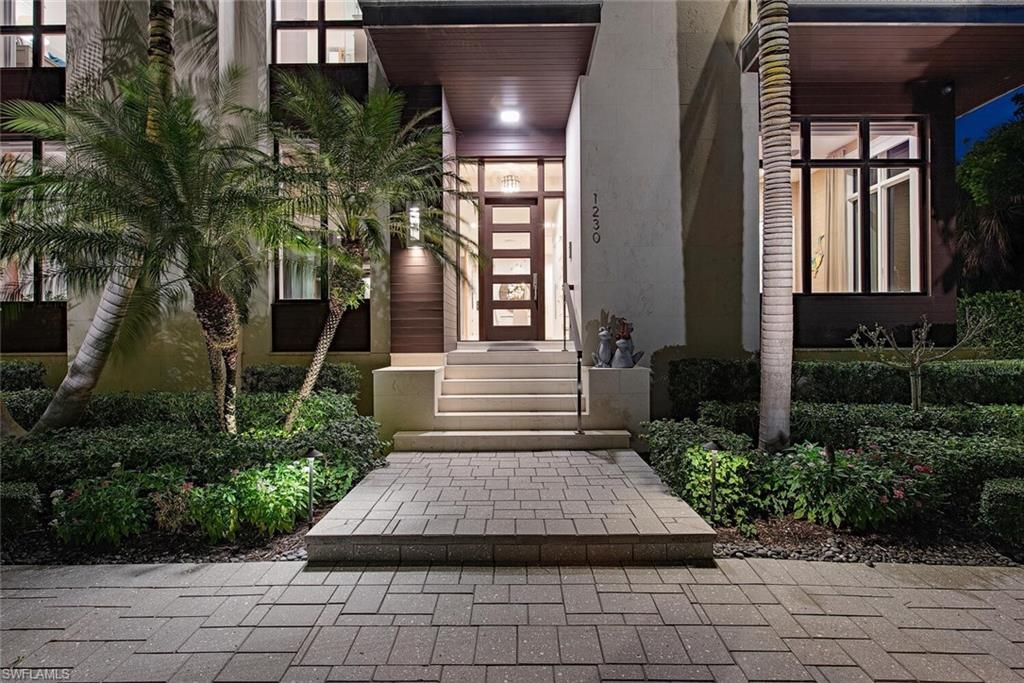 Photo of 1230 Gulf Shore BLVD S, NAPLES, FL 34102 (MLS # 225079910)