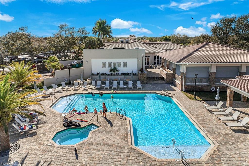 AUTUMN LAKE - Residential