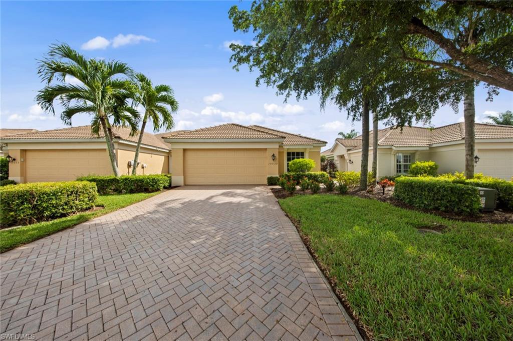 SABAL POINTE - Residential