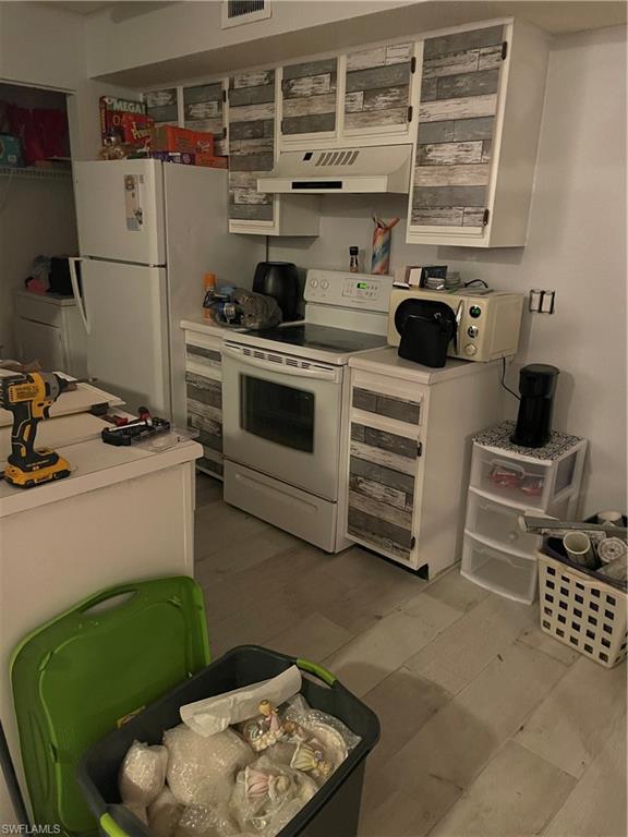 VENETIAN PALMS - Residential Lease