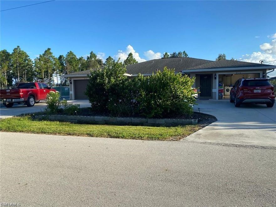 Each side has 3 spacious bedrooms, 2 bathrooms, 1 car garage, and screened in patio/lanai. Quiet location, by BELL BLVD AREA with easy access to SR 82. WASHER & DRYER INCLUDED! FRIDGE, MICROWAVE, OVEN/STOVE & DISHWASHER INCLUDED!