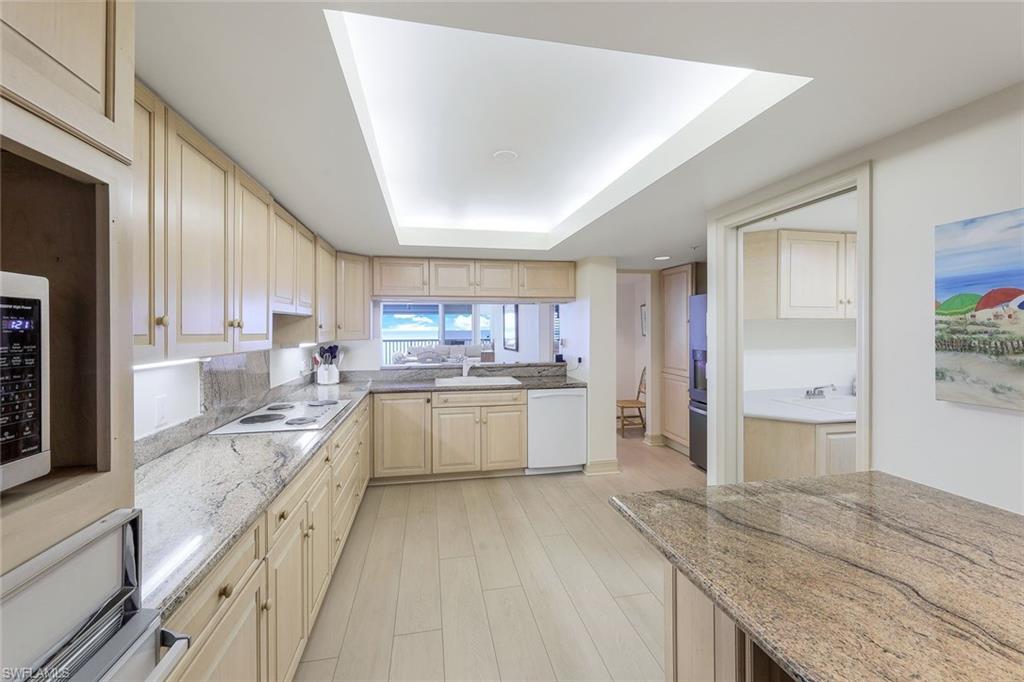 BEACH HOUSE AT NAPLES CAY - Residential