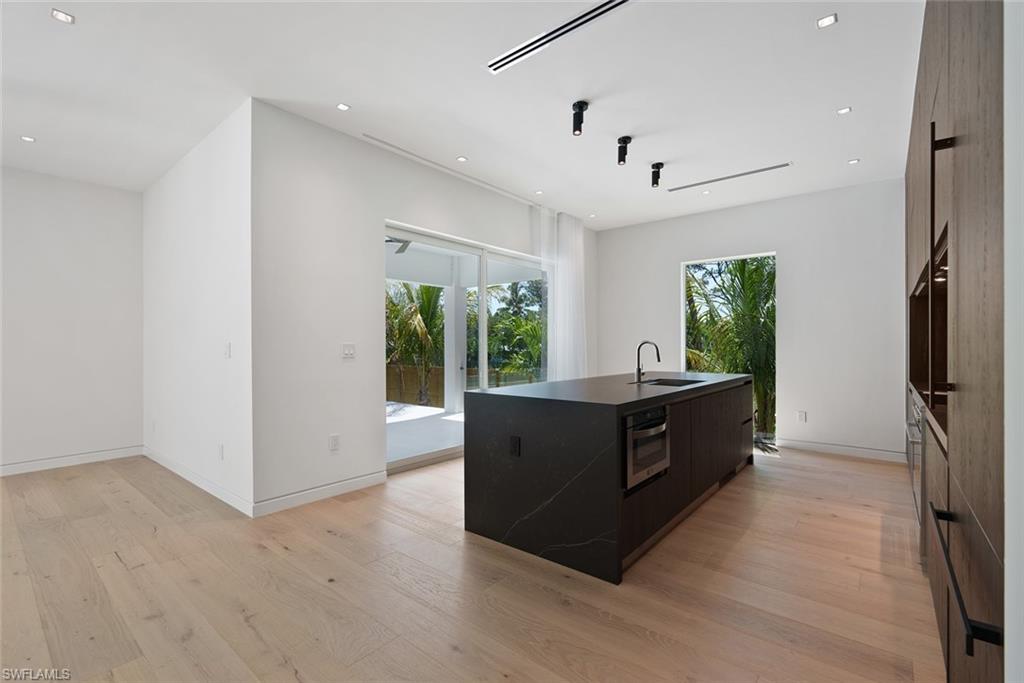 MARCO BEACH - Residential