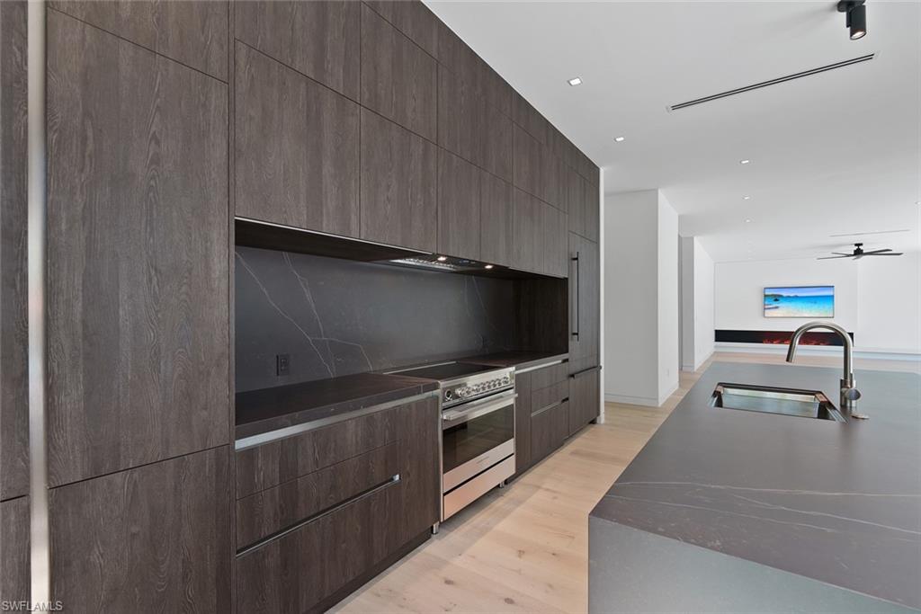 MARCO BEACH - Residential