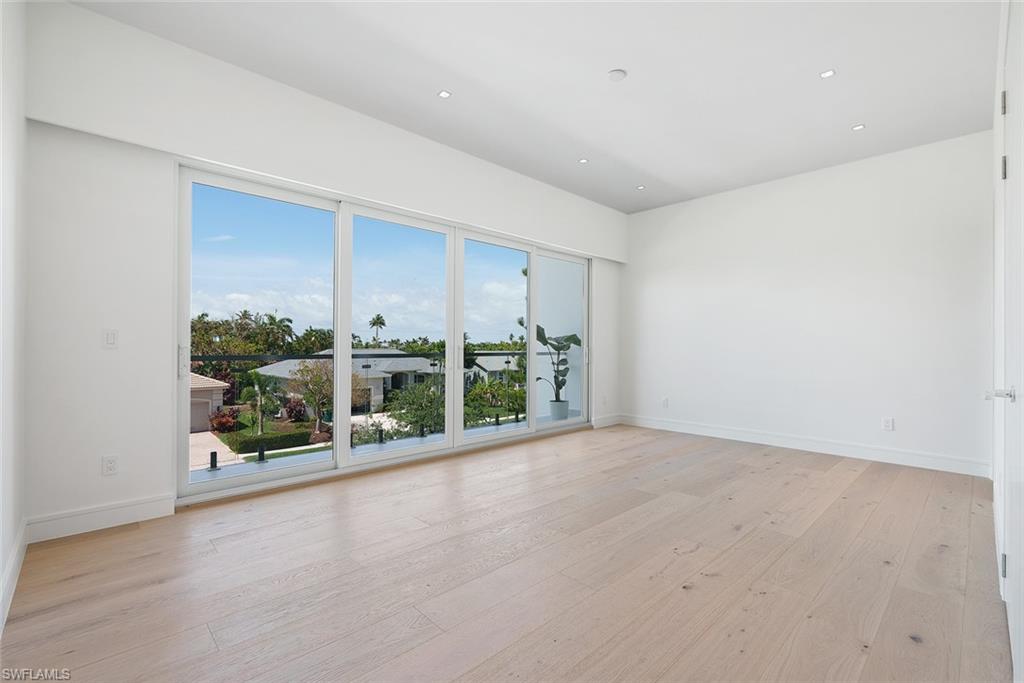 MARCO BEACH - Residential