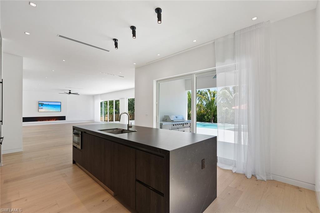 MARCO BEACH - Residential