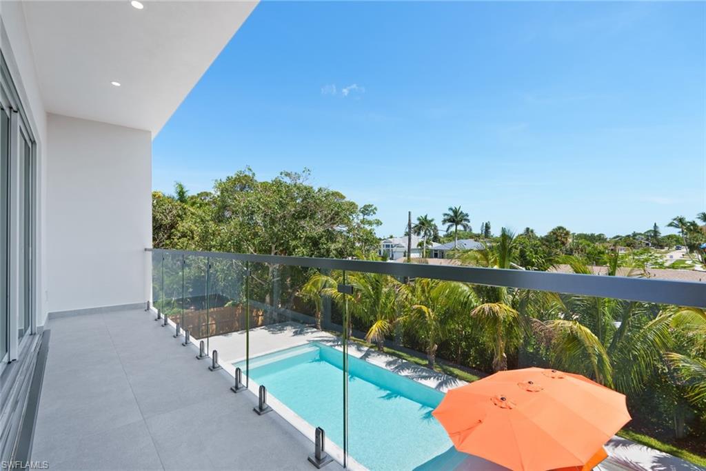 MARCO BEACH - Residential