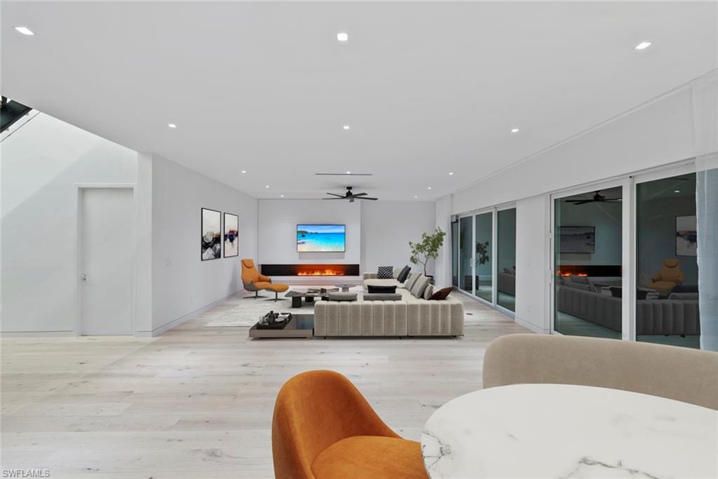 MARCO BEACH - Residential