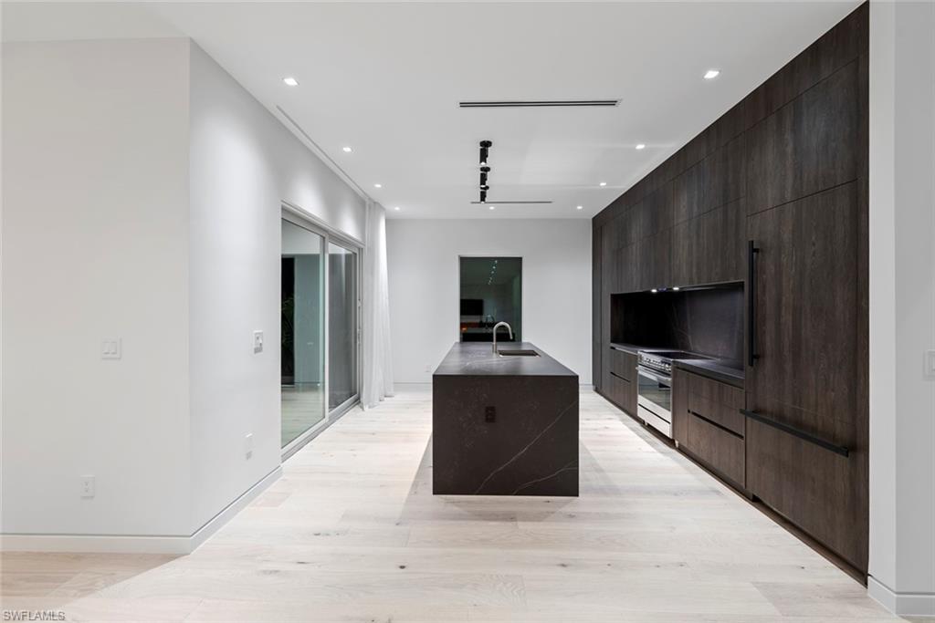 MARCO BEACH - Residential