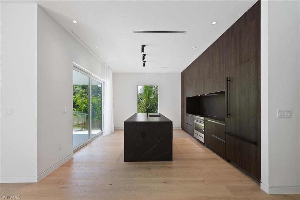 MARCO BEACH - Residential