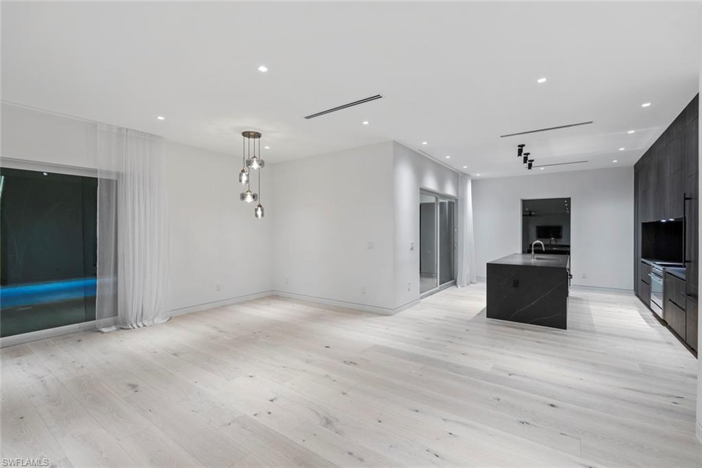 MARCO BEACH - Residential