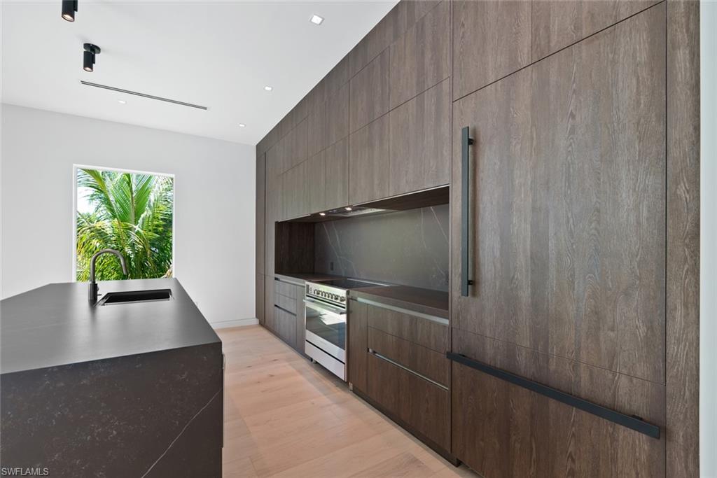 MARCO BEACH - Residential