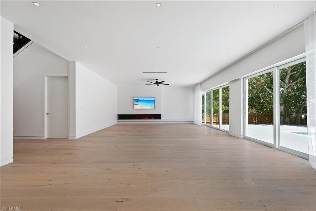 MARCO BEACH - Residential