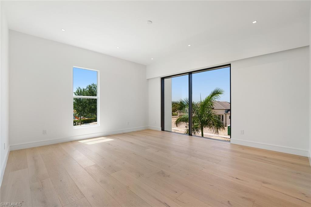 MARCO BEACH - Residential