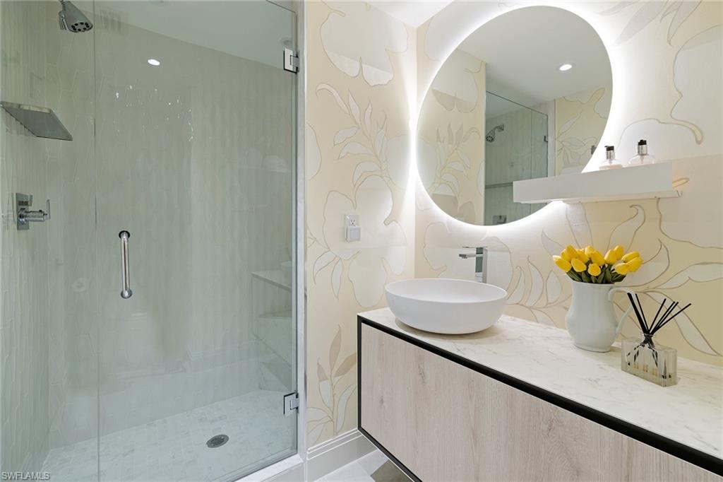 REGENCY TOWERS - Residential