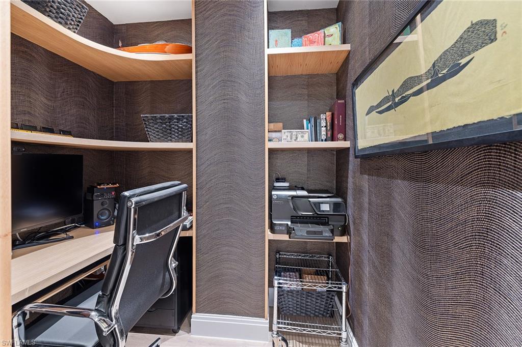 REGENCY TOWERS - Residential