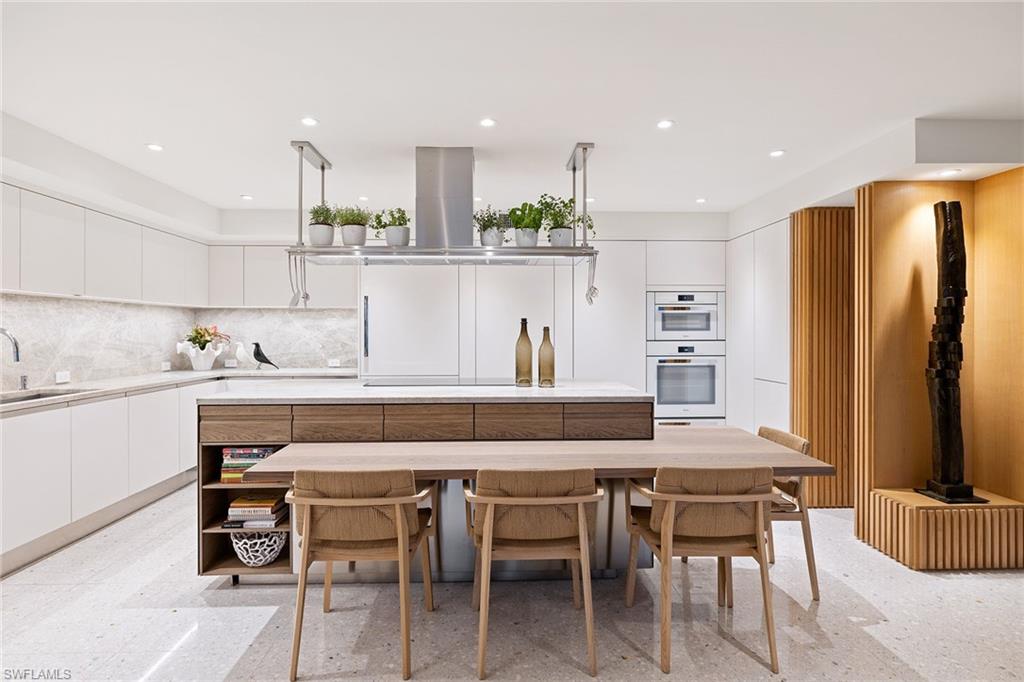 REGENCY TOWERS - Residential